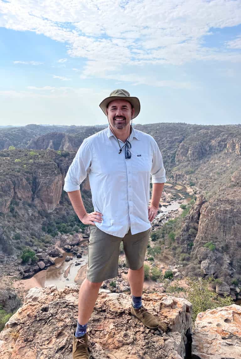 https://assets.waybird.com/cdn-cgi/image/quality=50,format=auto/https://assets.waybird.com/users/full_length_images/000/000/783/original/Jonty.jpg